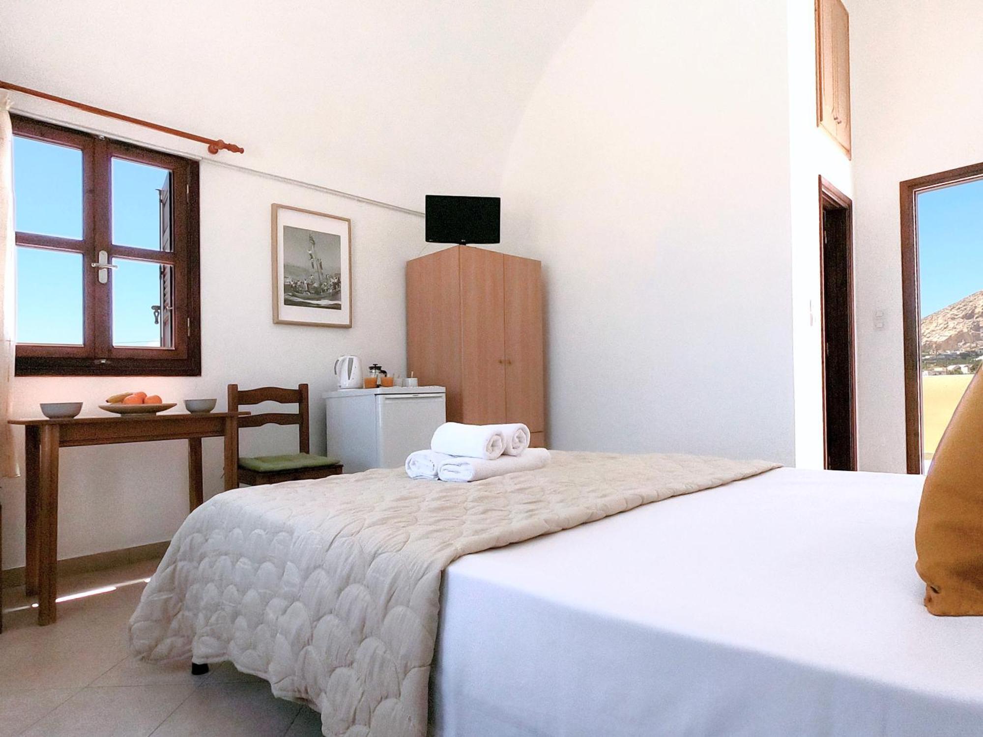Almyra Villa Perissa  Habitación foto
