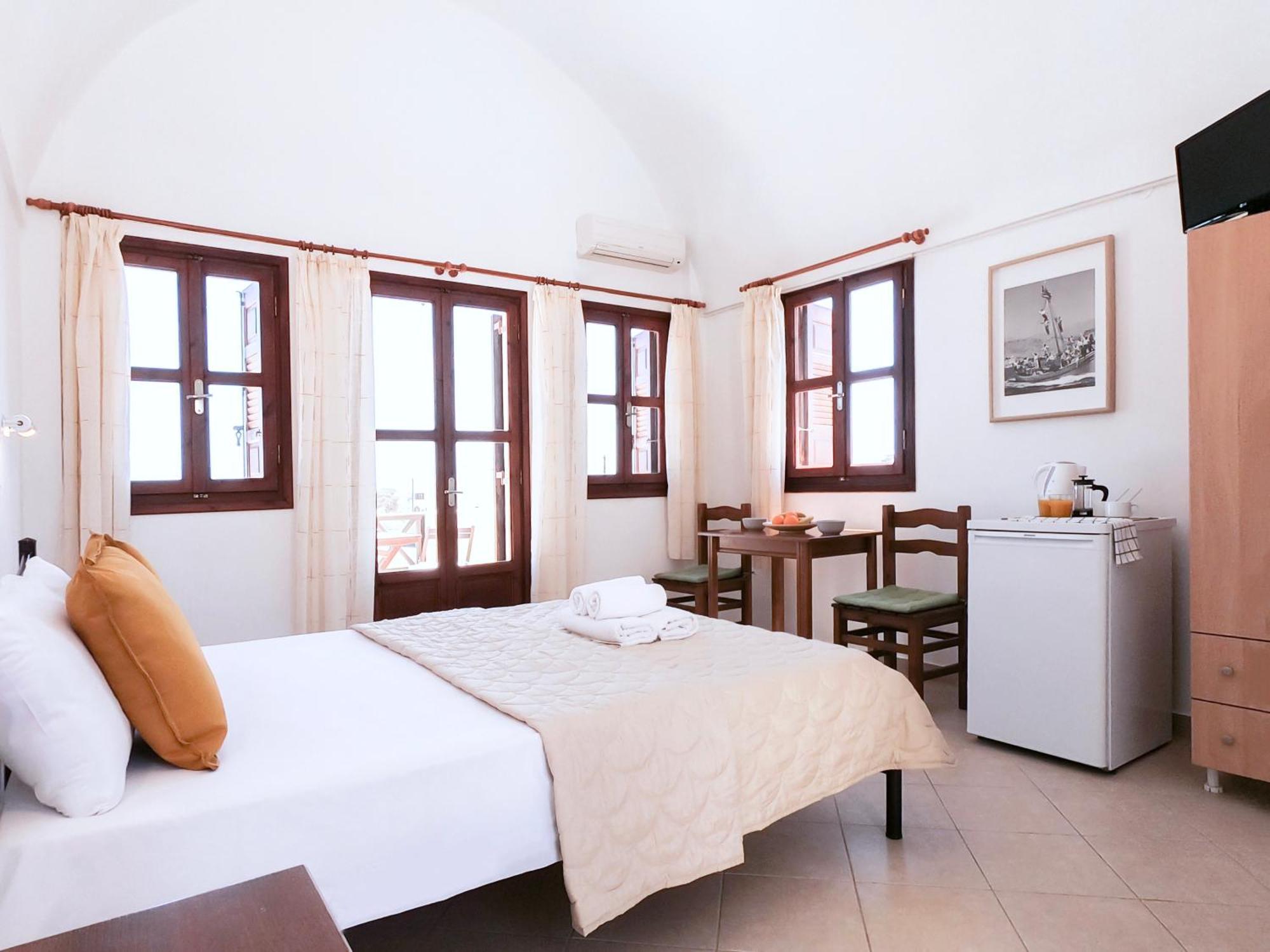 Almyra Villa Perissa  Habitación foto